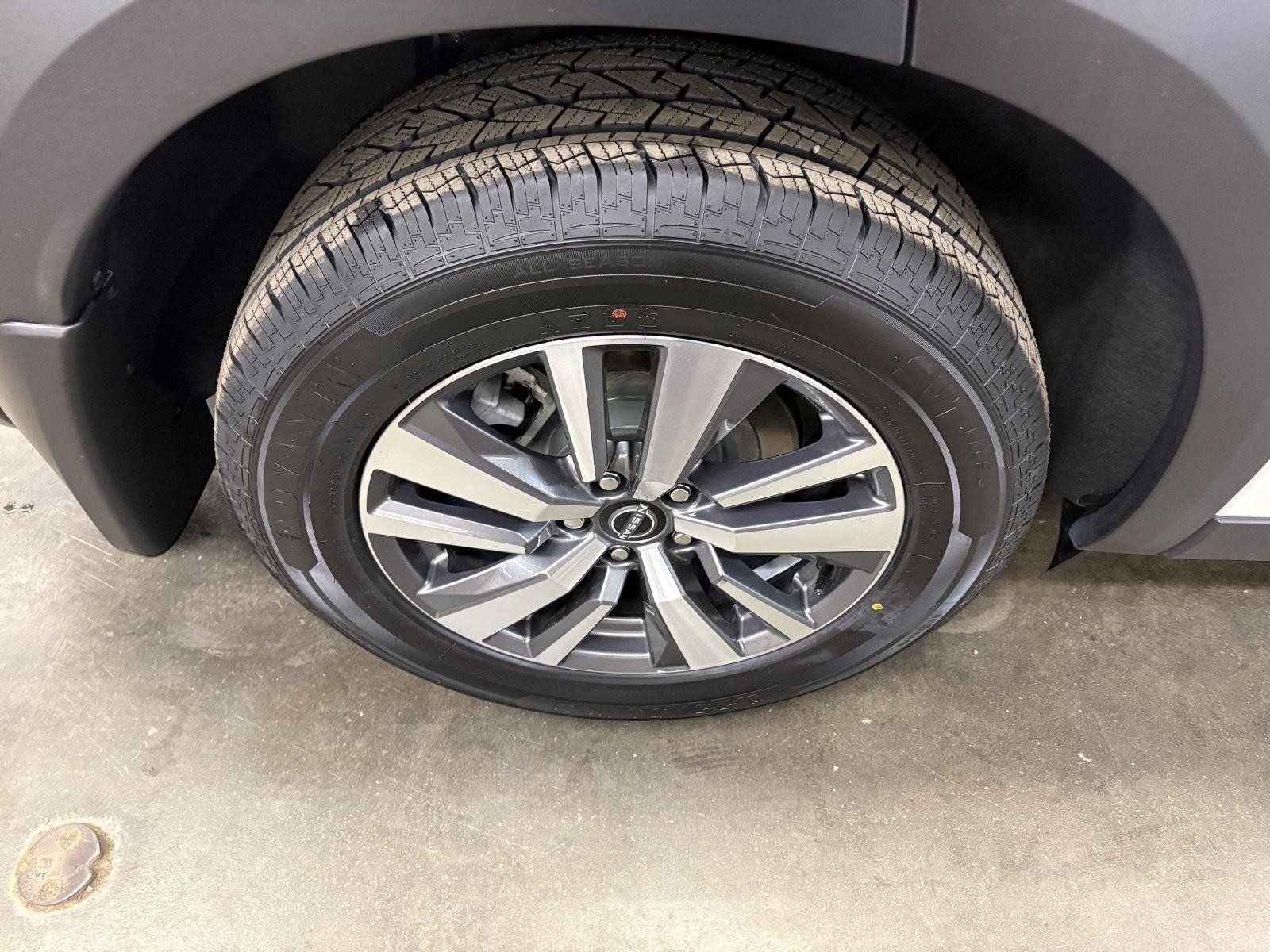 Used 2024 Nissan Pathfinder SL AWD/4WD image 13
