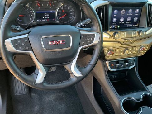 Used 2024 GMC Terrain SLT image 15