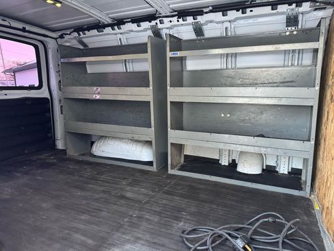 Used 2015 Chevrolet Express 2500 RWD image 24