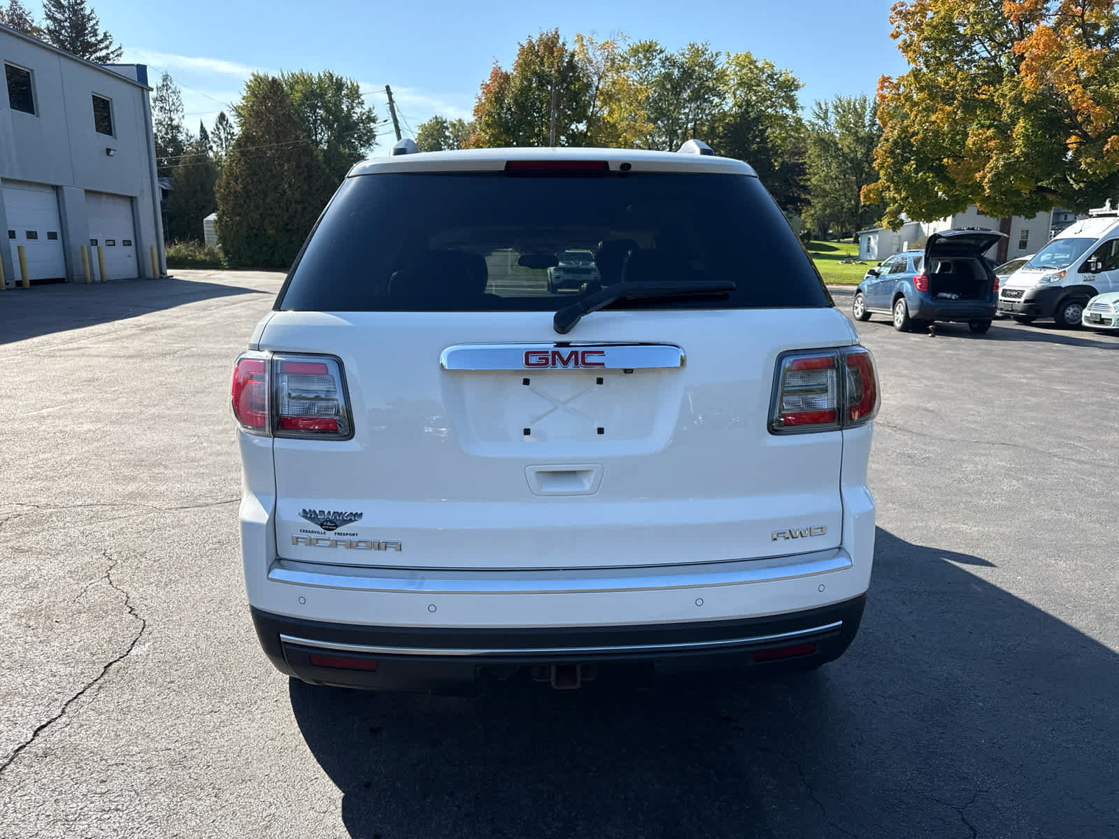 Used 2013 GMC Acadia SLT w/ Technology Package AWD/4WD image 4