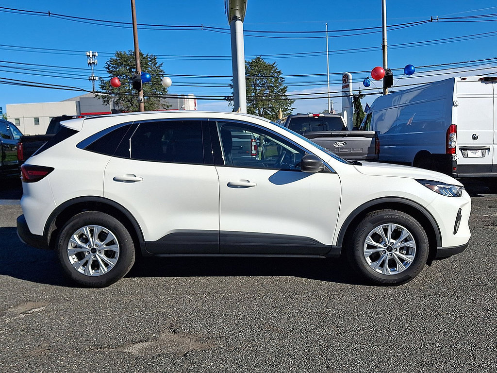 Certified 2023 Ford Escape Active AWD/4WD image 32