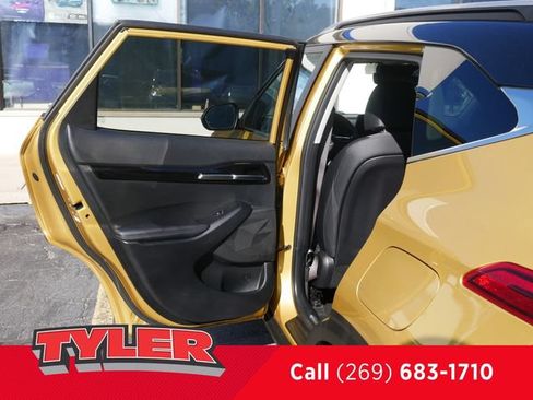 Used 2023 Kia Seltos S w/ Navigation Package FWD image 17