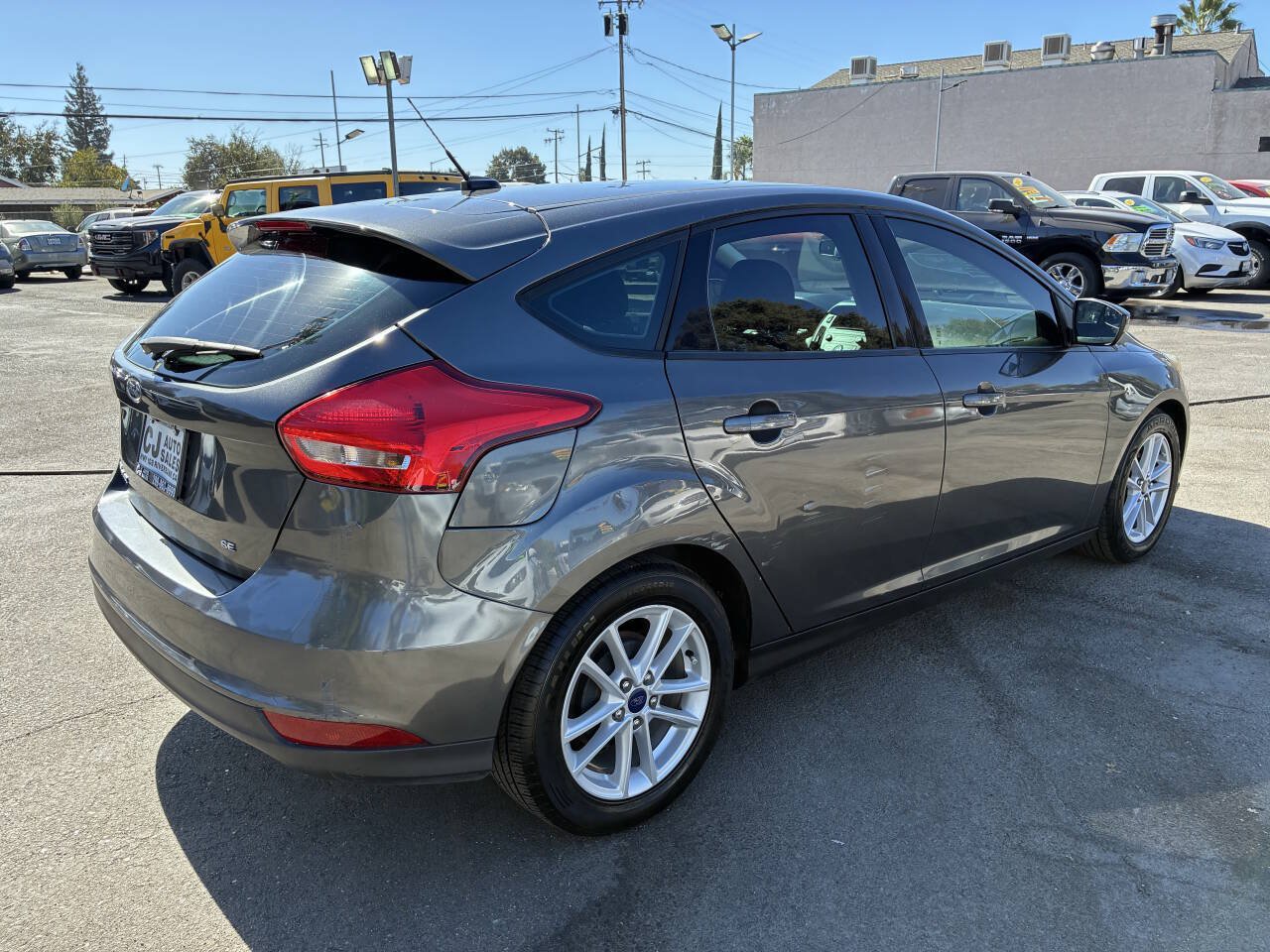 Used 2017 Ford Focus SE FWD image 2