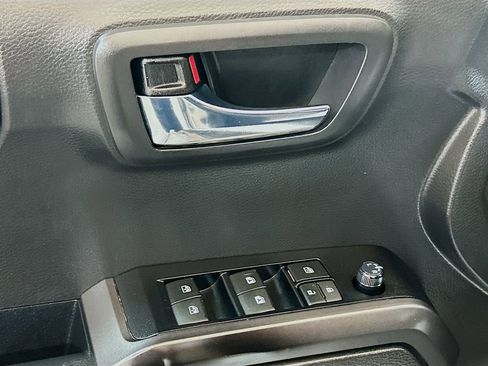 Used 2023 Toyota Tacoma TRD Off-Road AWD/4WD image 15