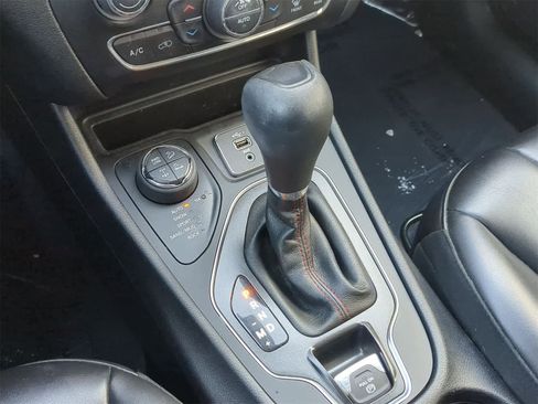 Used 2020 Jeep Cherokee Trailhawk w/ Comfort/Convenience Group image 36