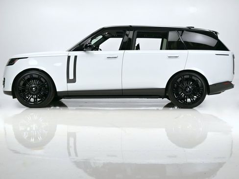 Used 2025 Land Rover Range Rover Long Wheelbase Autobiography image 12