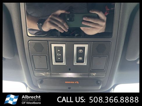 Used 2023 Land Rover Range Rover Evoque R-Dynamic SE image 34