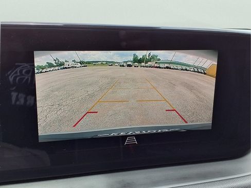 Used 2025 Buick Encore GX Preferred AWD/4WD image 11