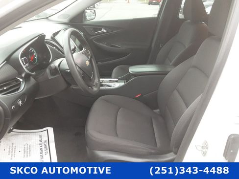 Used 2021 Chevrolet Malibu LT image 11