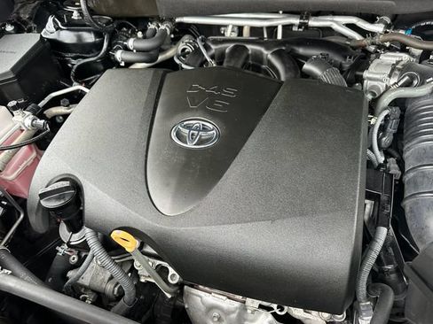 Used 2021 Toyota Highlander XLE FWD image 36