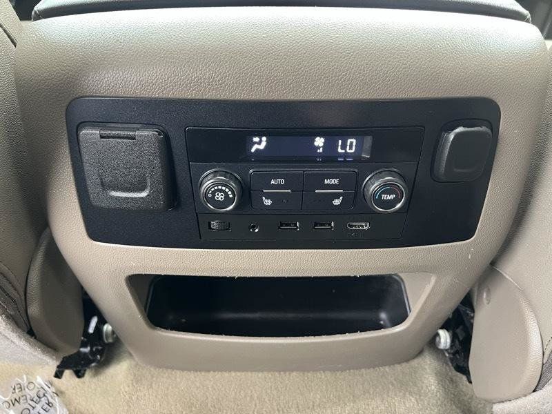 Used 2018 Chevrolet Suburban Premier AWD/4WD image 19