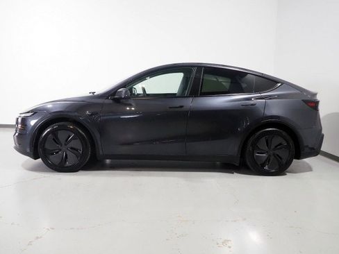 Used 2026 Tesla Model Y 2WD image 10