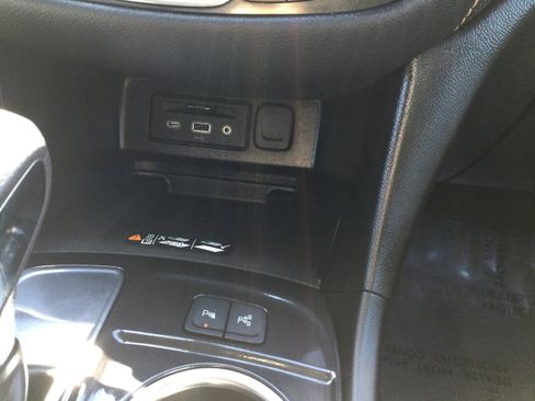 Used 2022 Chevrolet Equinox Premier FWD image 18