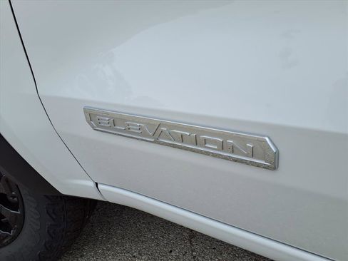 New 2026 GMC Canyon Elevation w/ Convenience Package image 19