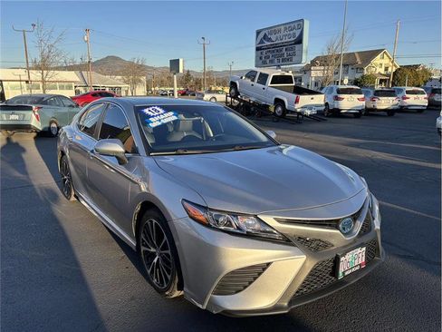 Used 2018 Toyota Camry SE image 7