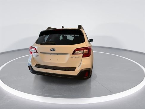 Used 2018 Subaru Outback 2.5i Limited image 9