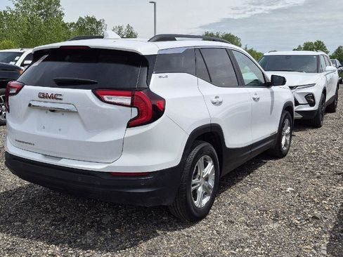 Used 2022 GMC Terrain SLE w/ Driver Convenience Package FWD image 3