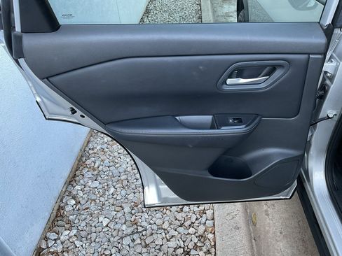 Certified 2025 Nissan Rogue SV image 18