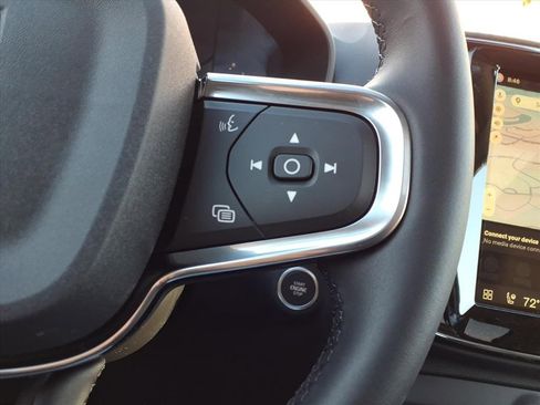 New 2026 Volvo XC40 B5 Core w/ Climate Package image 23