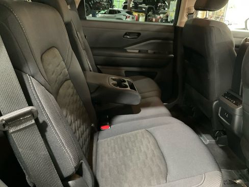 Used 2025 Nissan Pathfinder SV AWD/4WD image 31