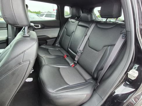 Used 2024 Jeep Compass Latitude AWD/4WD image 7