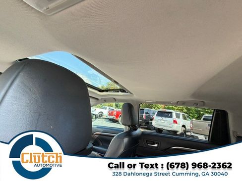 Used 2015 Toyota Highlander Limited w/ Driver Technology Package FWD image 21