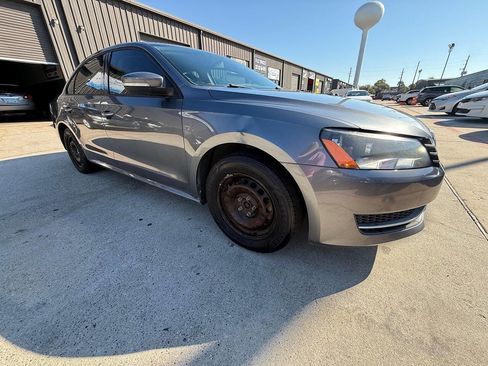 Used 2014 Volkswagen Passat 1.8T S image 16