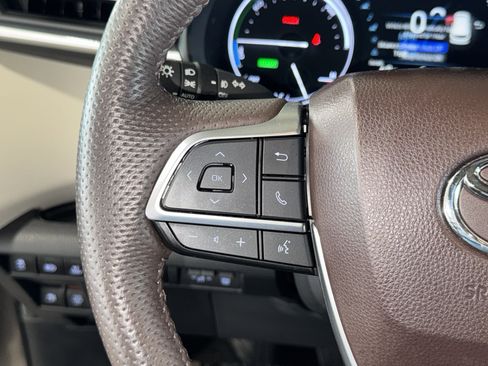 Used 2024 Toyota Sienna Platinum image 21