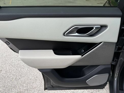 Used 2019 Land Rover Range Rover Velar R-Dynamic SE AWD/4WD image 23