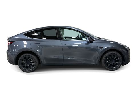 Certified 2022 Tesla Model Y Long Range AWD/4WD image 7