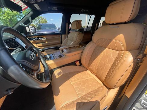 Used 2022 Jeep Grand Wagoneer Series III w/ Rear Seat Video Group 1 AWD/4WD image 22