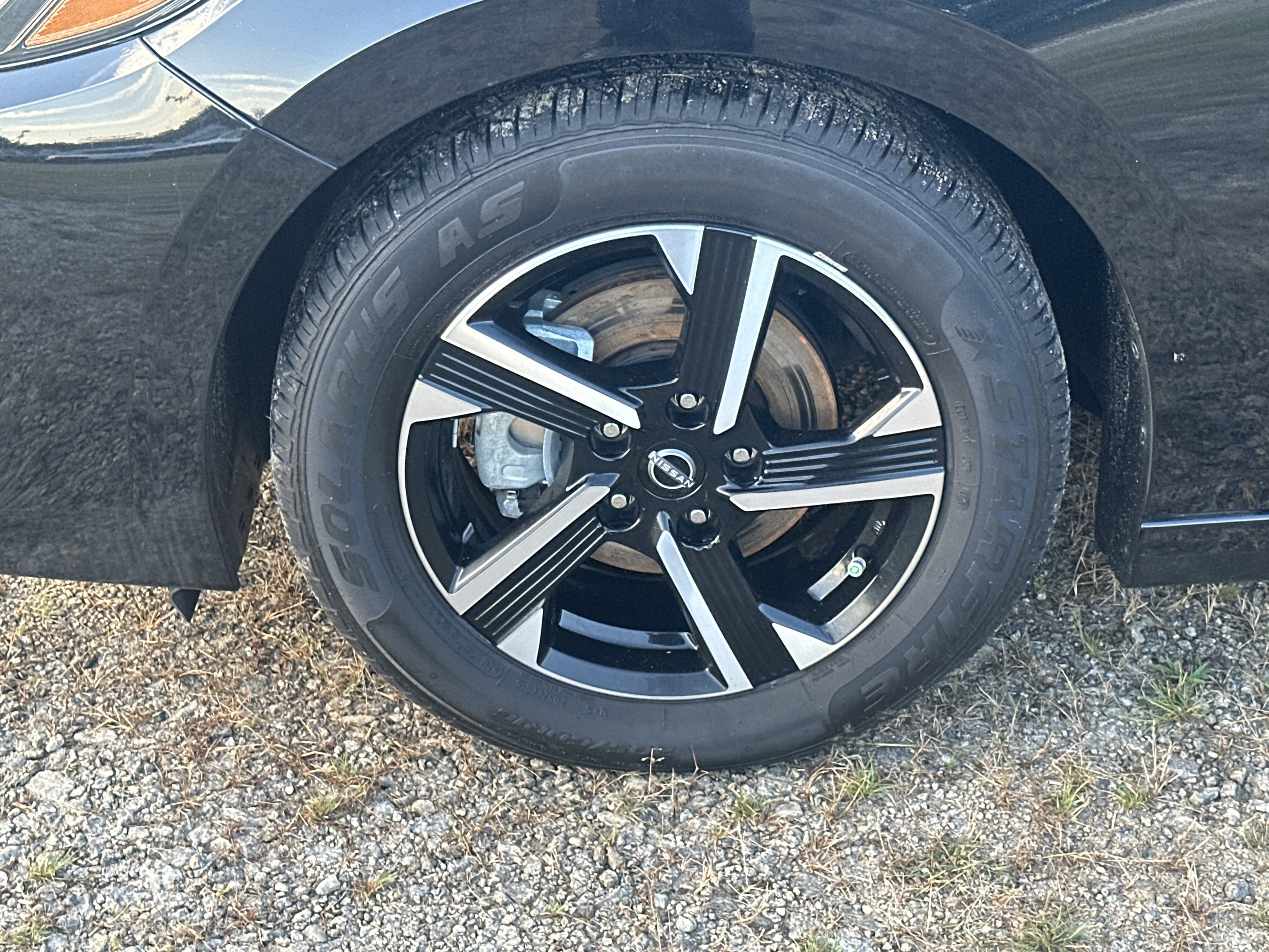 Used 2024 Nissan Sentra SV FWD image 11