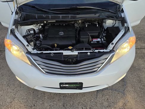 Used 2013 Toyota Sienna XLE image 48