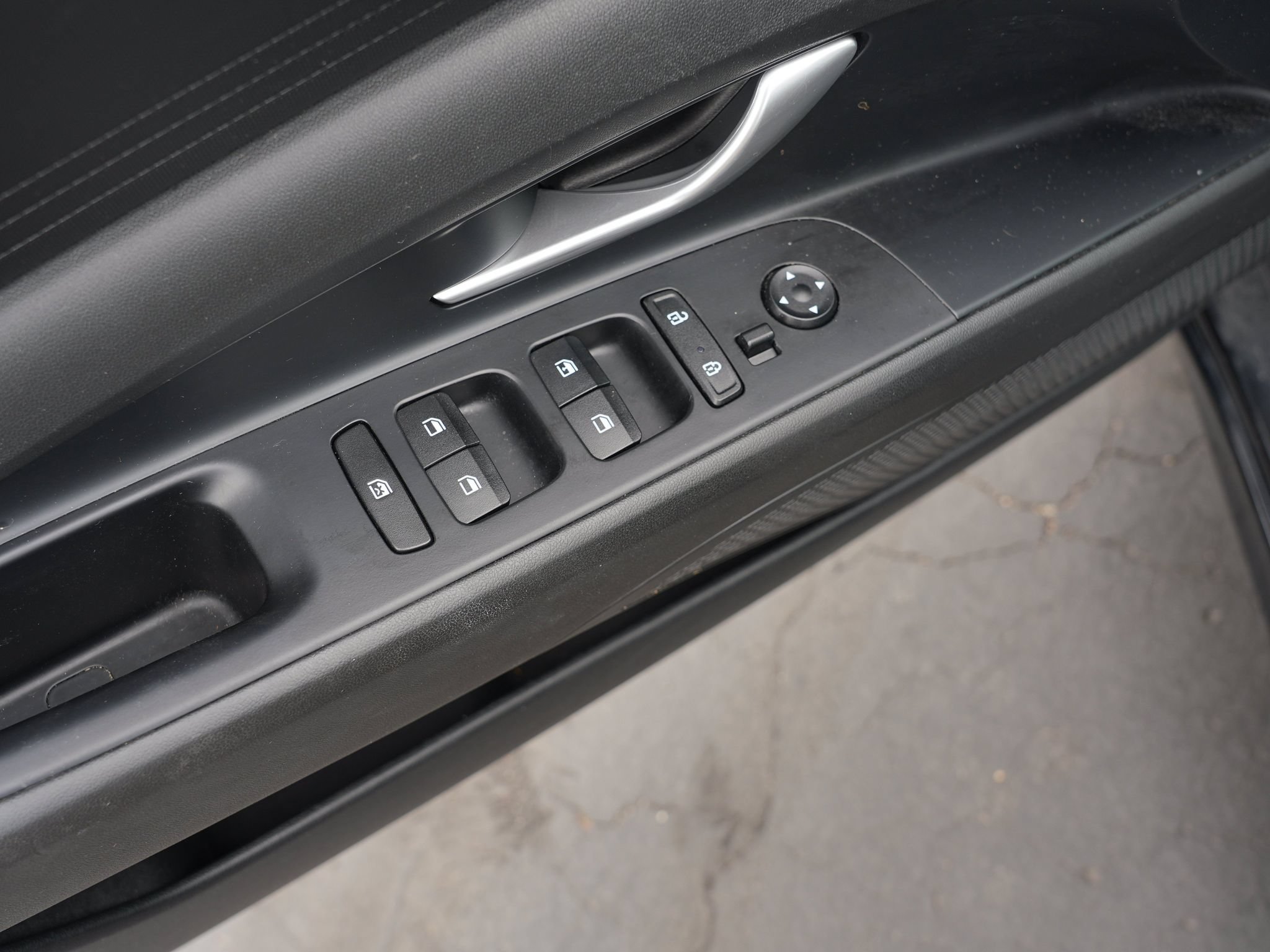 Used 2023 Hyundai Elantra SE FWD image 18