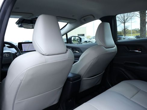 Used 2023 Toyota Prius XLE image 12