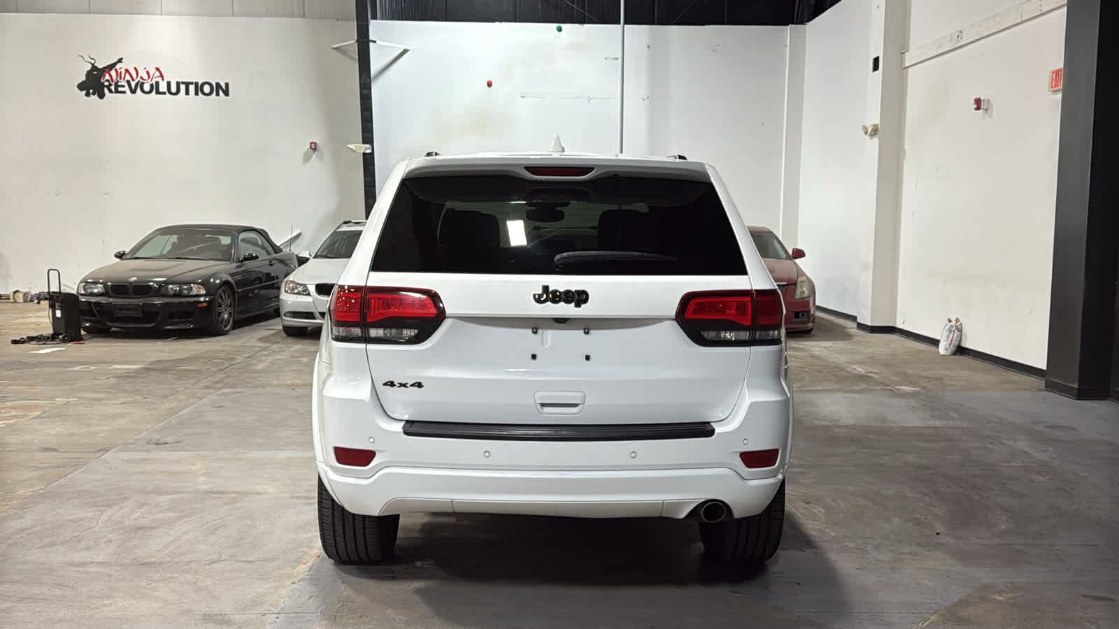 Used 2020 Jeep Grand Cherokee Altitude AWD/4WD image 5