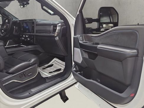 Used 2025 Ford F450 Platinum w/ FX4 Off-Road Package image 23