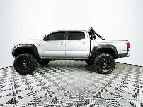 Used 2016 Toyota Tacoma TRD Sport image 15