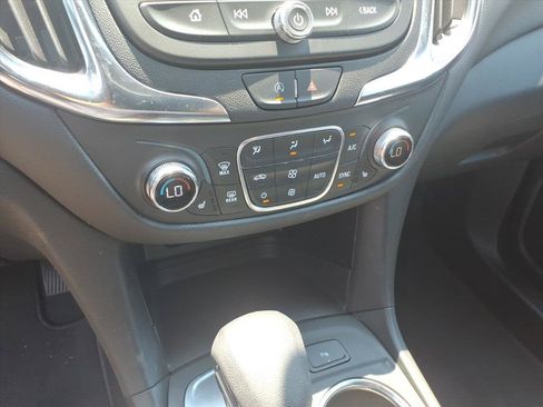 Used 2024 Chevrolet Equinox LT FWD image 33