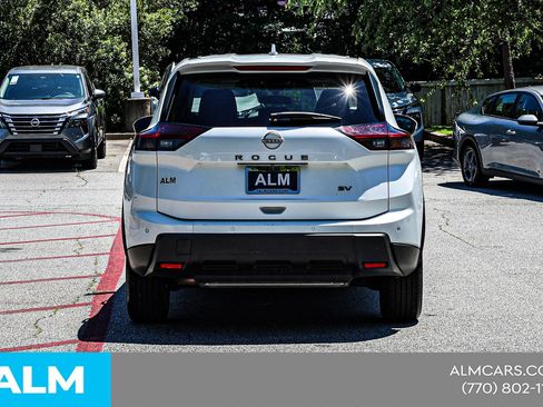 Used 2024 Nissan Rogue SV FWD image 12