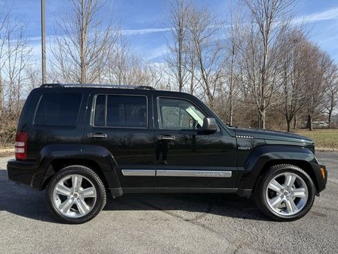 Used 2012 Jeep Liberty Limited Jet w/ Comfort/Convenience Group image 2