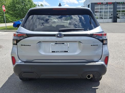 Used 2025 Subaru Forester Touring AWD/4WD image 5