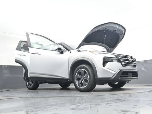 Used 2025 Nissan Rogue SV FWD image 46