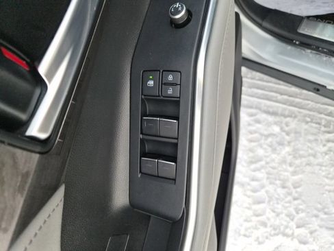 Used 2020 Toyota Highlander Platinum image 16