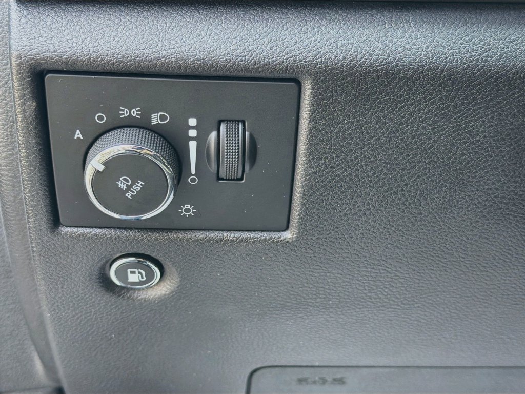Used 2021 Jeep Grand Cherokee Laredo RWD image 34