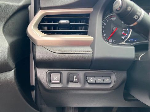 Used 2021 GMC Acadia Denali w/ Denali Technology Package FWD image 23