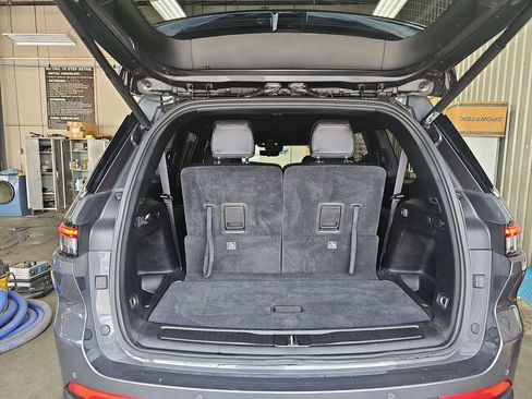 Used 2024 Jeep Grand Cherokee L Limited w/ Luxury Tech Group II AWD/4WD image 12