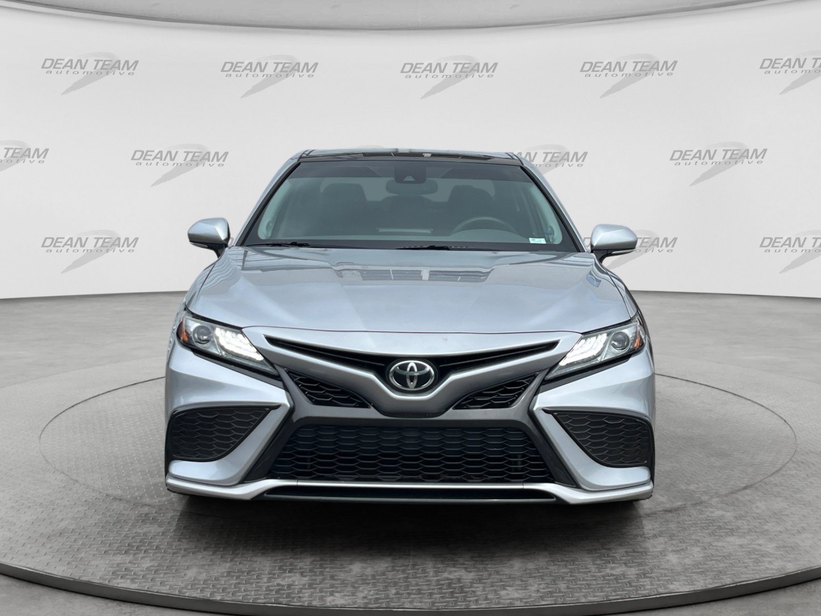 Used 2022 Toyota Camry XSE w/ Navigation Package FWD image 2