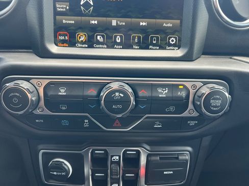 Used 2023 Jeep Wrangler Unlimited Sahara AWD/4WD image 4