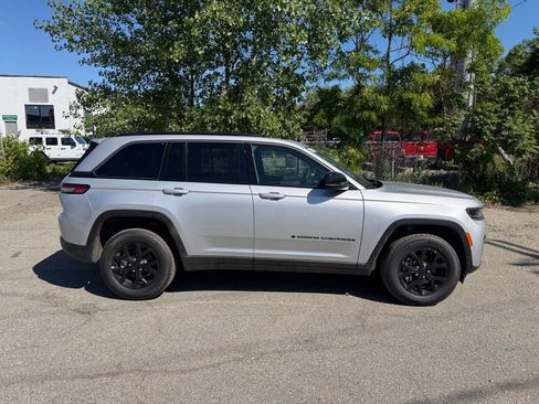 New 2026 Jeep Grand Cherokee Altitude AWD/4WD image 6